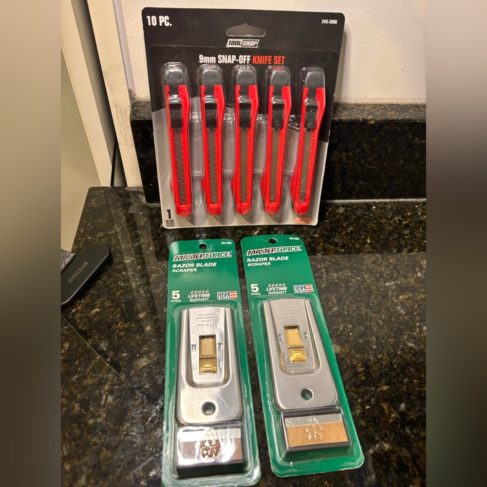 New 9mm 10 count Snap-Off Knife Set and Two Razor Blade Scrapers